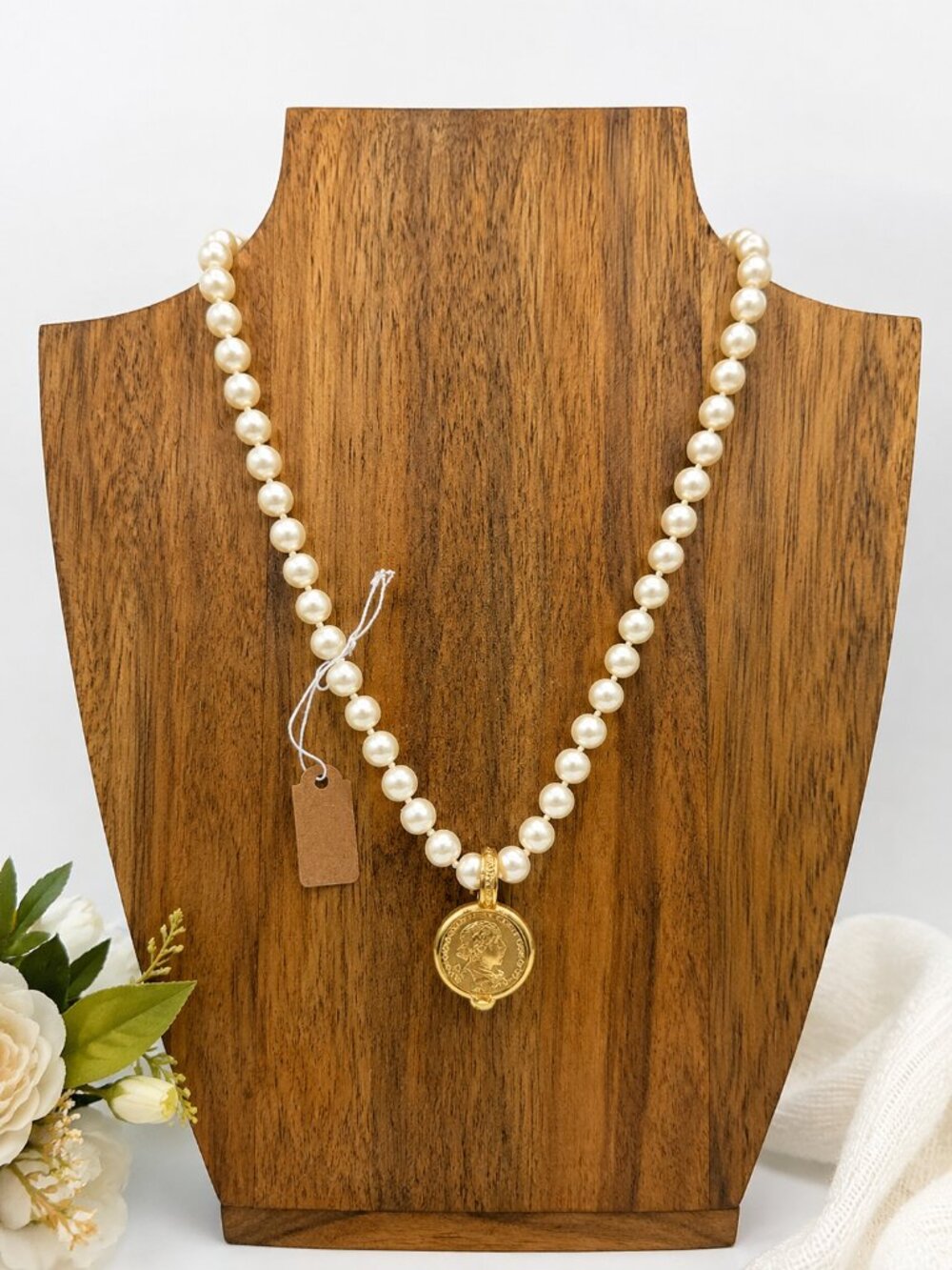 1928 Jewelry Vintage Faux Pearl Medallion Necklace Gold Tone